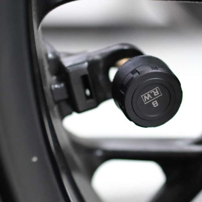 KNMASTER MOTOPLAY 1500 – 6.25” TPMS Sensörlü Kablosuz CarPlay & Android Auto Destekli Motosiklet Multimedya Ekranı - Görsel 4